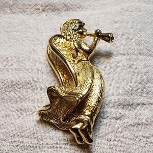 Beautiful Vintage 1980's Gerrys Goldtone Angel With Horn And Rhinestones In Halo
